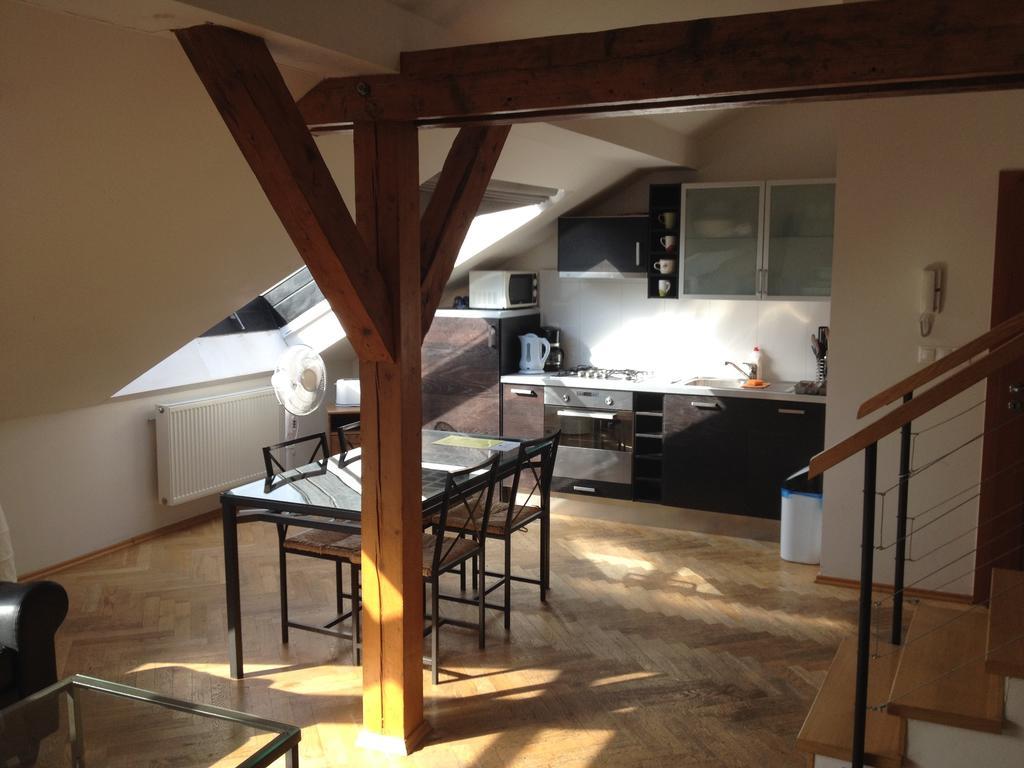 Penthouse Apartment In Vinohrady Прага Номер фото